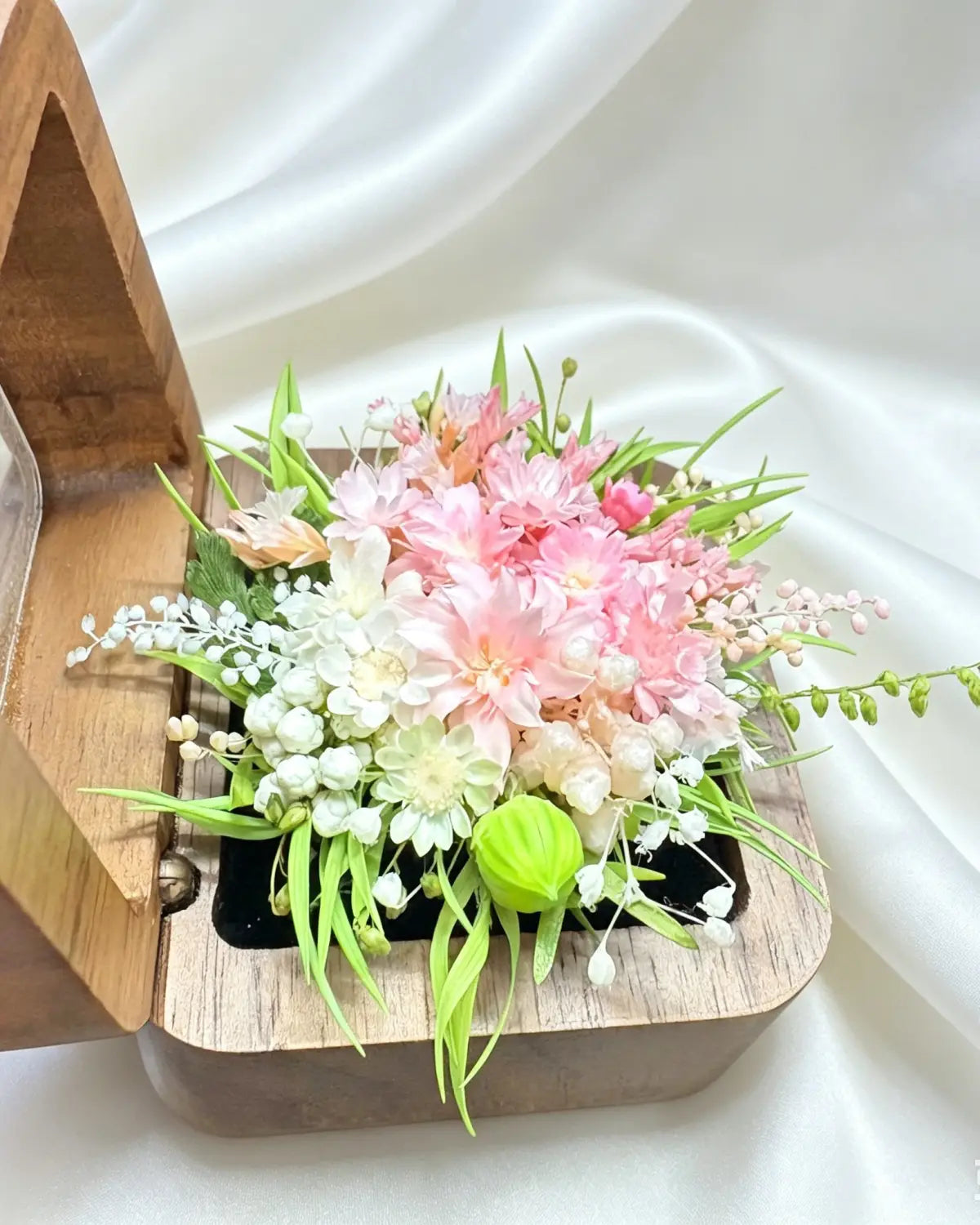 Handcrafted Preserved Flower Ring | ’Secret Garden’ Bouquet - Eco Perennial - Pink/White/Green - Jewelry