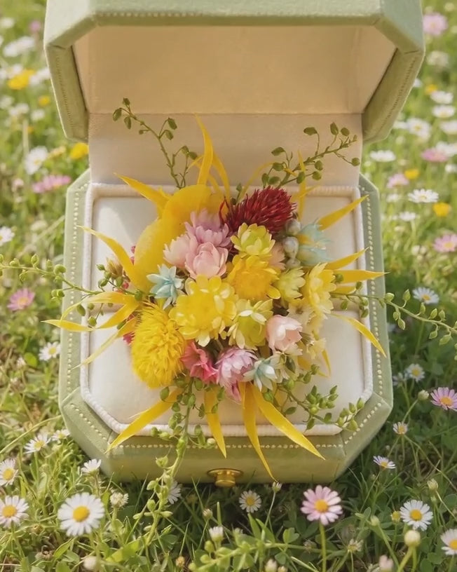 "Artisan’s Surprise" Preserved Flower Ring | Handcrafted Unique Wildflower Bouquet - Eco Perennial